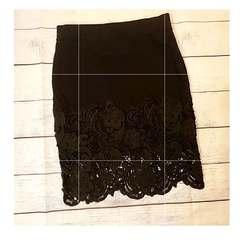 Haute Monda ™ Large Black Knee length Pencil Skirt